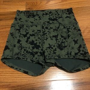 Lululemon ‘In Movement’ 2.5” shorts